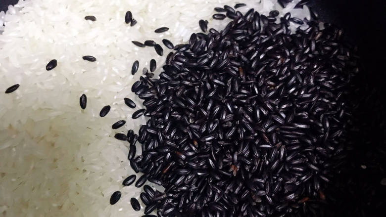 #闹元宵#胡萝卜滑鸡饭（电饭锅版）,加上黑米