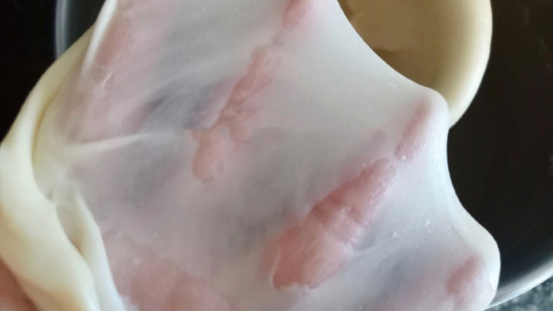 淡奶油小餐包,检验一下,可以出手套膜就可以了,如果达不到手套膜也不太要紧,延展性很好就行,小面包一般要求没有吐司那么高。