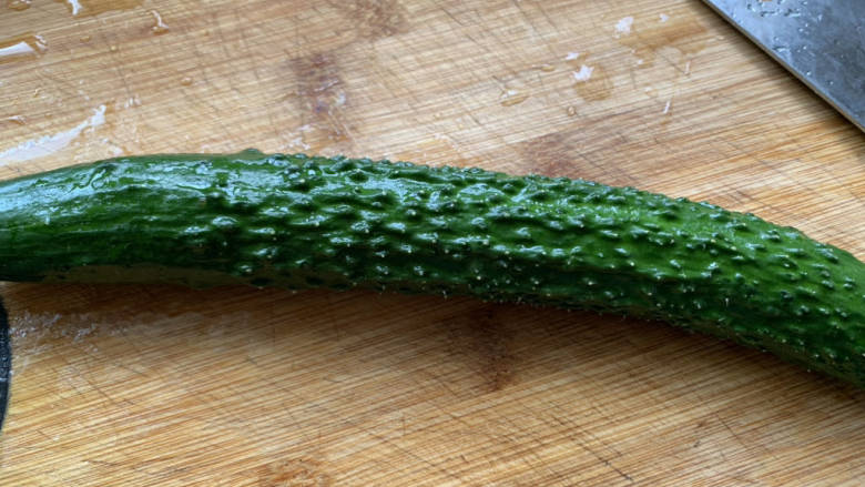 黄瓜炒土豆丝,<a style='color:red;display:inline-block;' href='/shicai/ 54'>黄瓜</a>洗干净