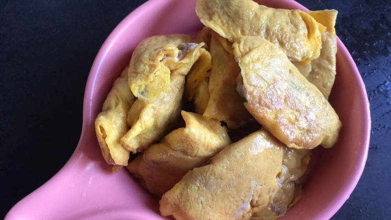 红烧蛋饺子,刚刚做好的蛋饺子