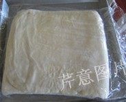 尼可拉可颂,放进平盘,盖上保鲜膜,放进冰箱冷冻30分钟到1小时