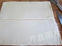 尼可拉可颂,将大面片修去四边,分成宽约18cm的两大片