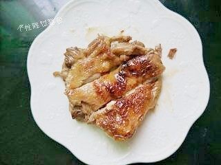 秘制鸡腿饭,煎好的鸡腿,切块