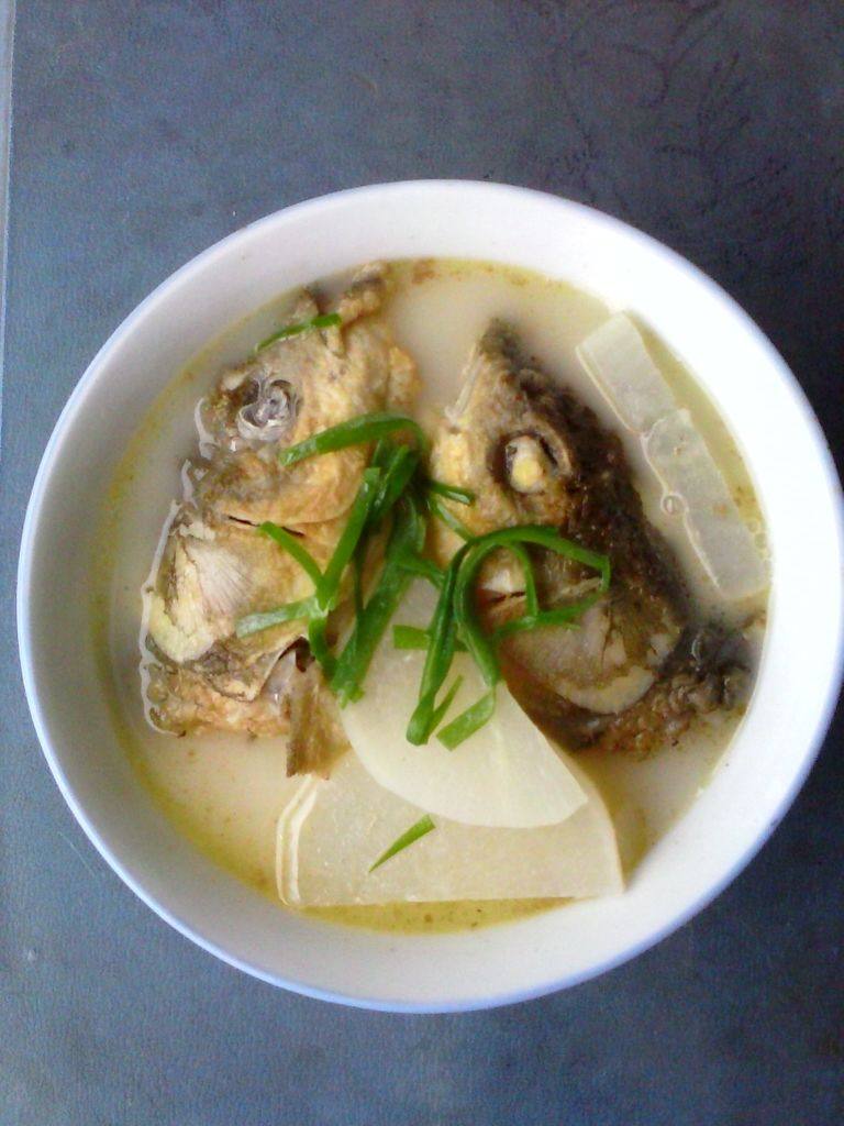 萝卜鱼头浓汤