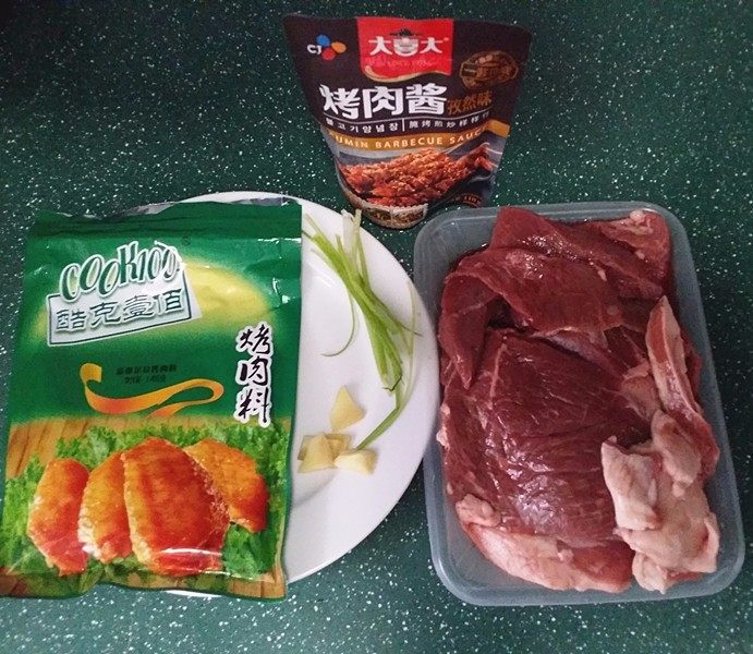 酱烤羊肉串,备好食材