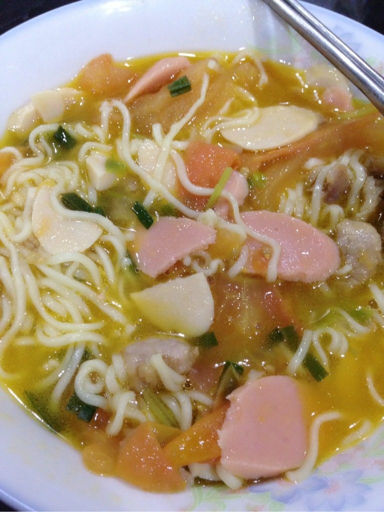 番茄火腿腊肠瘦肉面,新鲜出炉