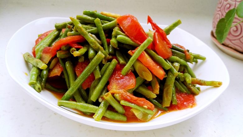 西红柿炒豆角,时令素小炒:西红柿炒豆角。