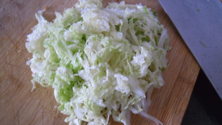 白菜丝炒面, 把白菜洗净切丝