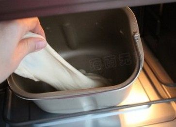 奶香大辫子面包,这时候的面团已经可以出膜了(如果你要求再高些还可以多个程序)