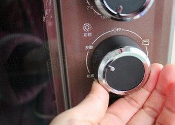 奶香大辫子面包,将功能旋钮转到“发酵”上