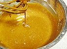 奶油咖啡戚风蛋糕,低筋面粉加盐混合后,筛入步骤5中,划Z字拌均匀