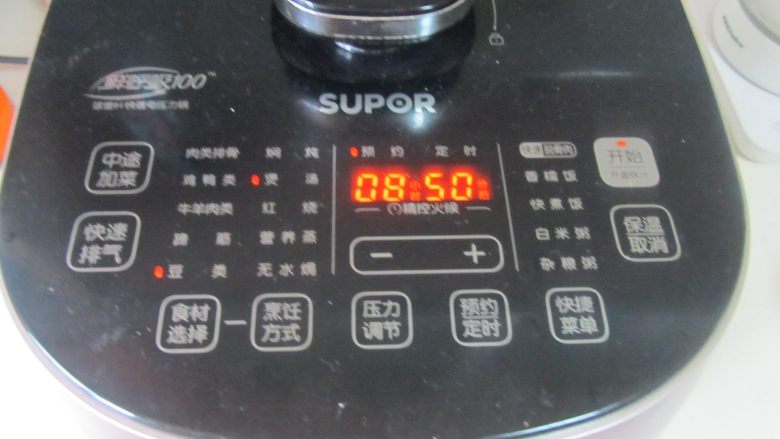 豆沙莲子南瓜包,按下炖煮的功能键, 我选择的是预约的方式, 第二天早上吃;