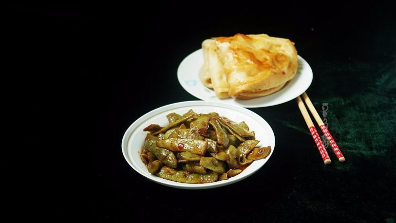 懒人版,豆角焖饼饭菜一锅出,分享美食