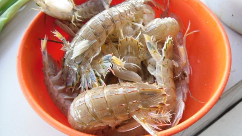 葱姜虾爬子, 把虾爬子冲洗干净