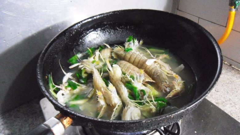 葱姜虾爬子,即可关火