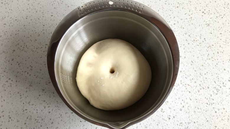中种牛奶吐司,约30分钟,发至2-3倍大。