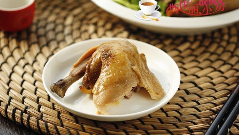 烤鸡(电饭煲版),端上桌了。