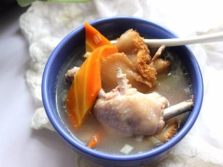 滋补砂锅猴菇鸡汤