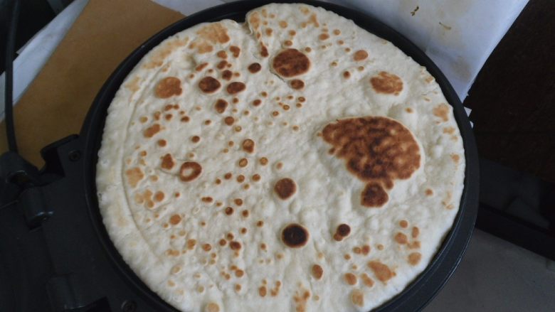 发面甜饼, 烙制到两面定型,熟透