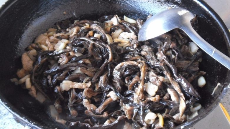 仿真鳝鱼丝,烧制3分钟