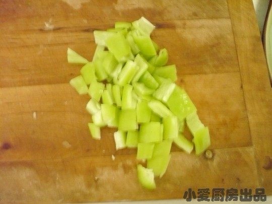 孜然土豆丁,辣椒切丁、