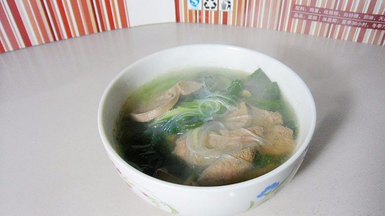 粉丝菠菜猪肝汤, 出锅盛入碗中,即可上桌品味