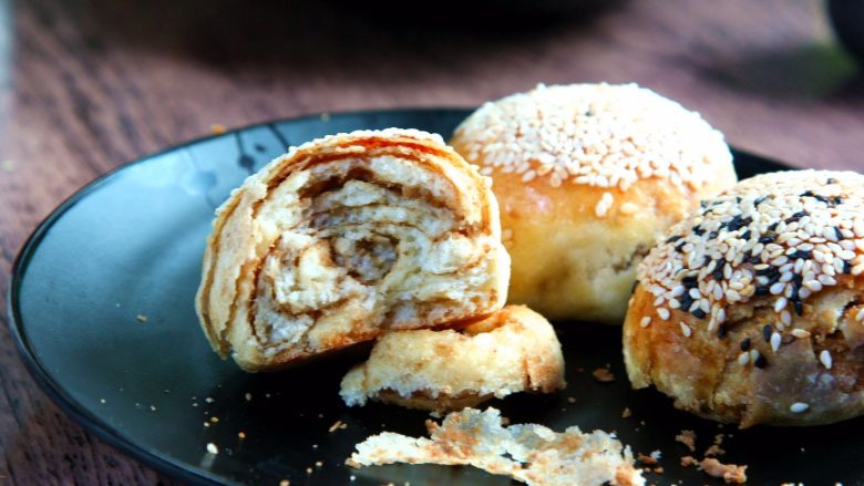 芝麻酱烧饼,表皮酥脆,营养丰富