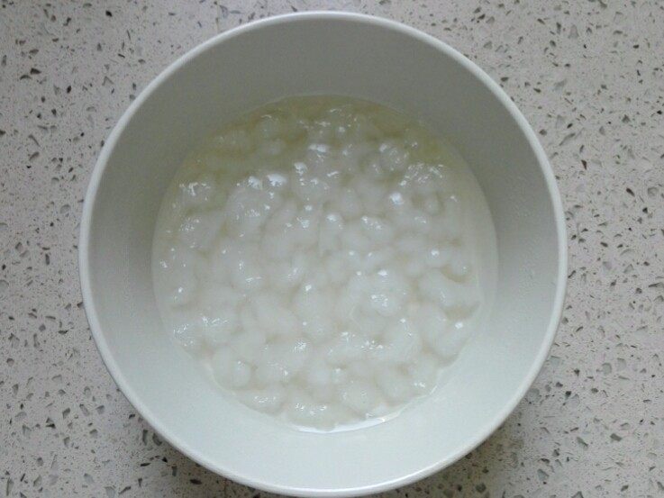 木瓜炖雪蛤,4. 捞出雪蛤,焯雪蛤的水倒掉,