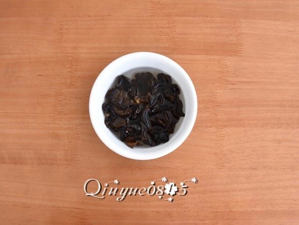 腐竹炒木耳 ,泡发<a style='color:red;display:inline-block;' href='/shicai/ 233'>木耳</a>