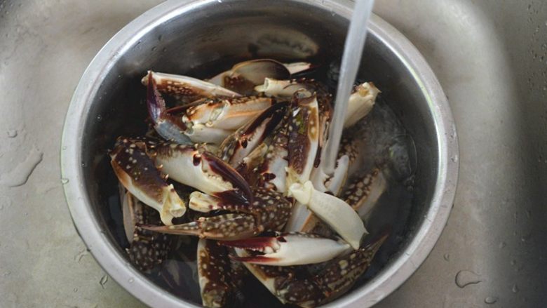 生腌蟹钳,蟹钳清洗干净