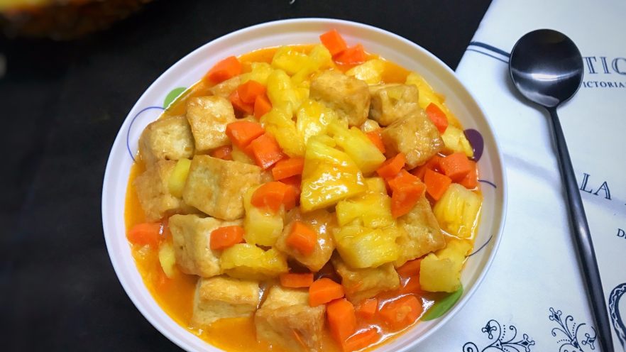 菠萝咕噜豆腐