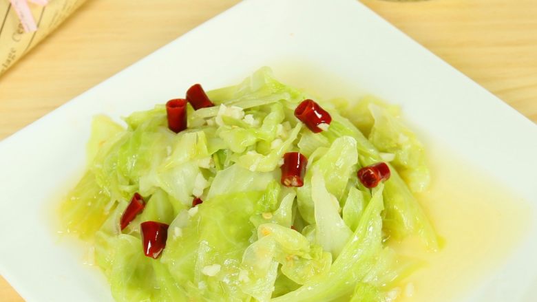 #家常菜大比拼#手撕包菜,手撕包菜就做好了,盛盘食用。