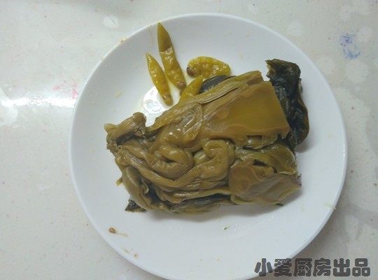 酸菜鱼,准备<a style='color:red;display:inline-block;' href='/shicai/ 3361'>酸菜</a>，将<a style='color:red;display:inline-block;' href='/shicai/ 3361'>酸菜</a>反复清洗。