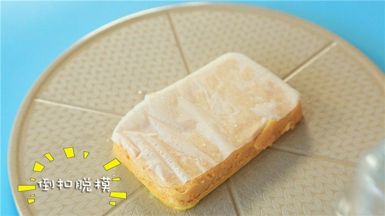 山药蒸肉,冷却后倒扣脱模。