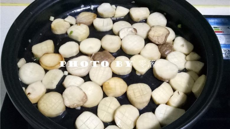 蚝油杏鲍菇,中途翻面;