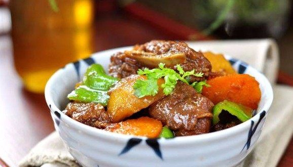 土豆炖牛仔骨,完成,装饰摆盘,单反准备ok,拍照吧
