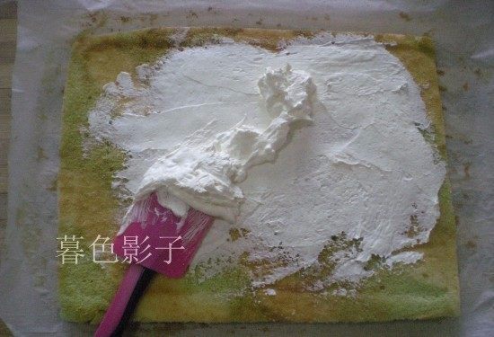彩条蛋糕卷,奶油可以多抹,按照个人的喜好来