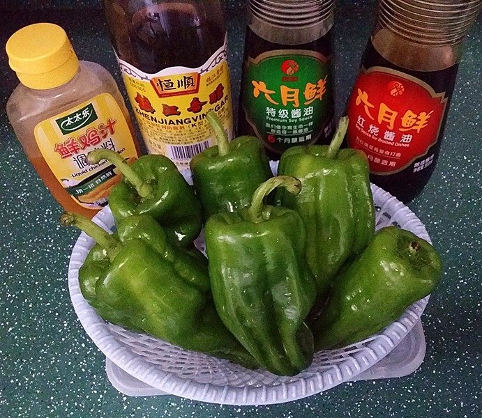 糖醋虎皮椒,备好食材