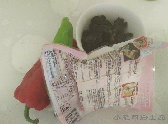 孜然鱼豆腐,准备材料。