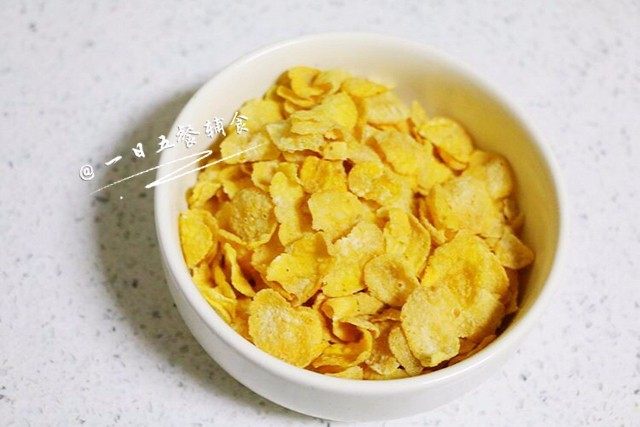 香酥煎鸡排,面包糠没有了,用的即时玉米片。