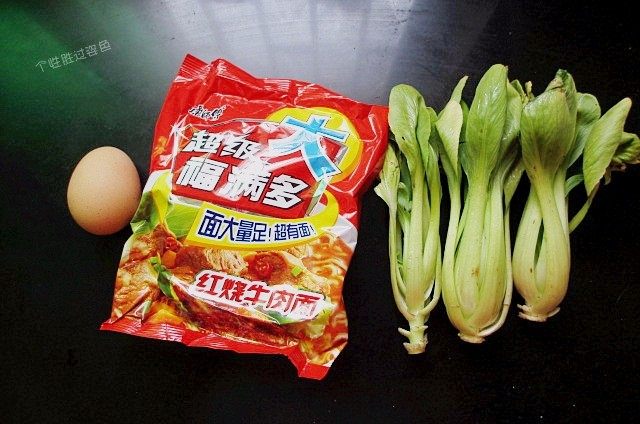 最健康吃方便面方法,准备食材