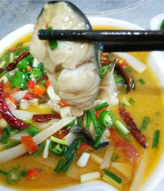 学会鱼肉的这种新吃法,吃一口就停不下来!,拿来配饭或者当下酒菜都非常适合不过了呢,酸酸辣辣的非常的开胃又好吃,如果您而已喜欢的话有空的时候不妨也试试吧,学会了回家给家人也露一手哇~