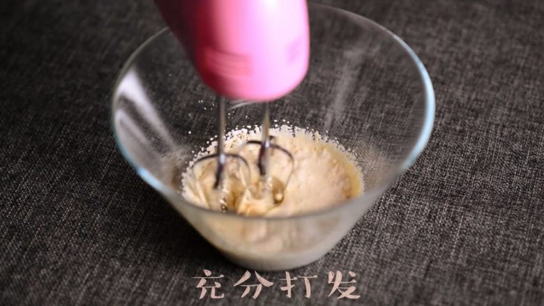 一杯黄油啤酒,带你走进哈利波特的魔法世界,打发至出现浅纹路,备用