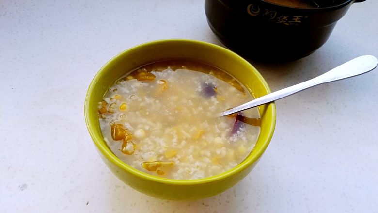 砂锅杂粮粥,成品。