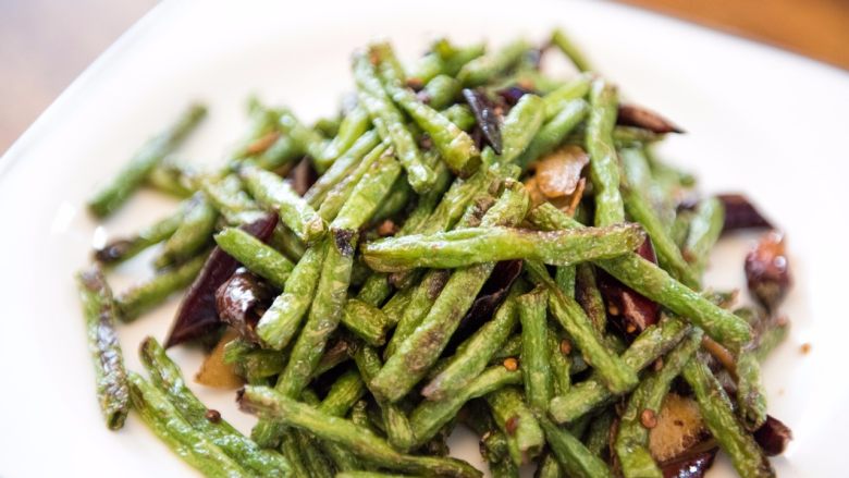 5分钟快手菜之干煸豆角，地道家常味！