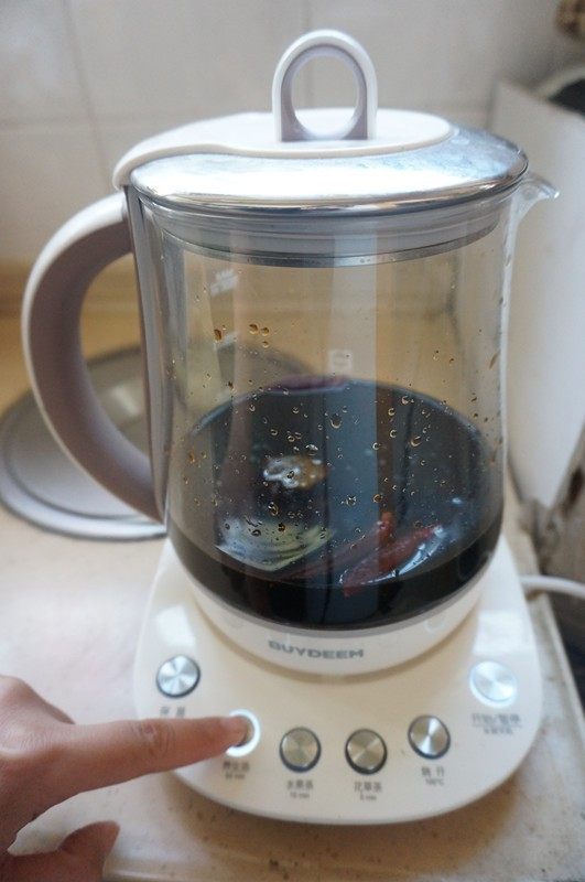 自制酱瓜——本帮宴席冷盘开胃首选,将酱汁搅拌均匀