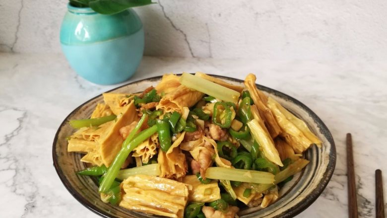 腐竹青椒炒肉