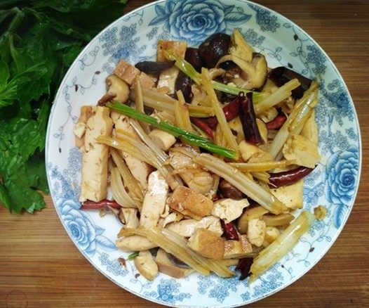 芹菜豆干——蛋白与纤维结合的减肥下饭菜