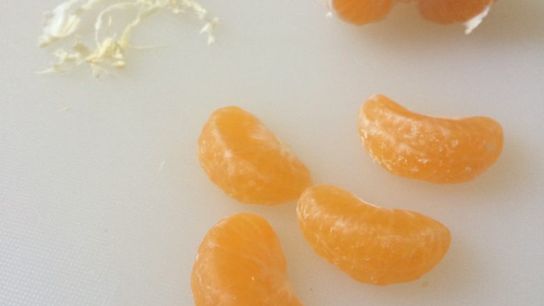 糖水蜜桔,摘去白色的橘络