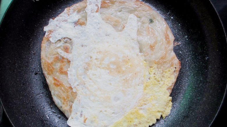 自制手抓饼,早饭又多了个选择,鸡蛋熟即可关火